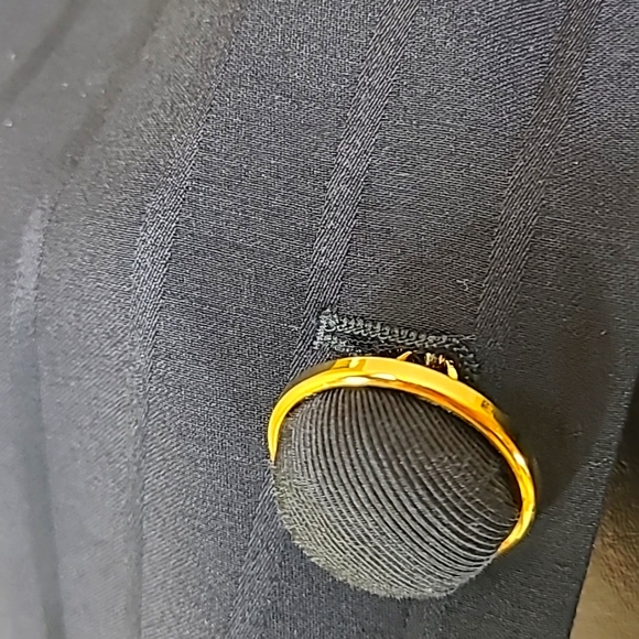 Gianfranco Ferre blazer vintage chic size 42 black wool with gold accent buttons - Picture 2 of 13
